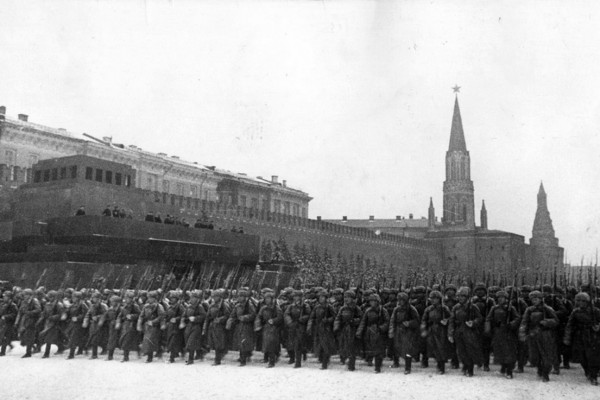 7 ноября 1941 года на Красной площади в Москве состоялся военный парад