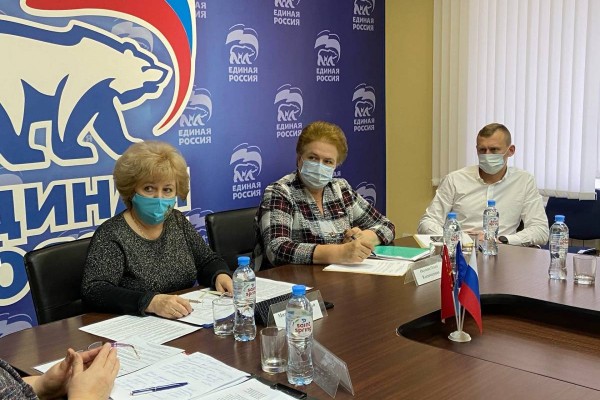 В Смоленске обсудили меры поддержки семей в условиях пандемии
