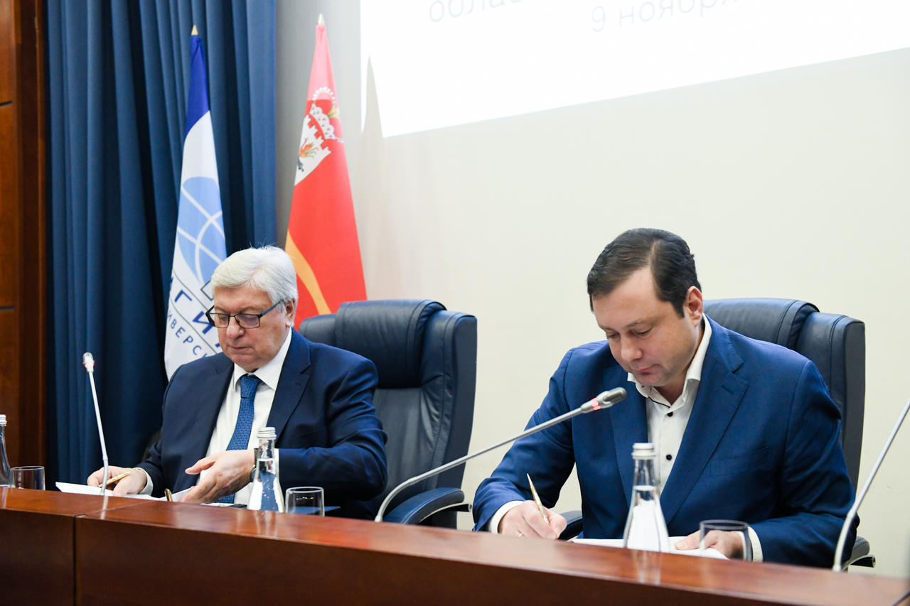 Губернатор Алексей Островский подписал Соглашение о сотрудничестве с МГИМО