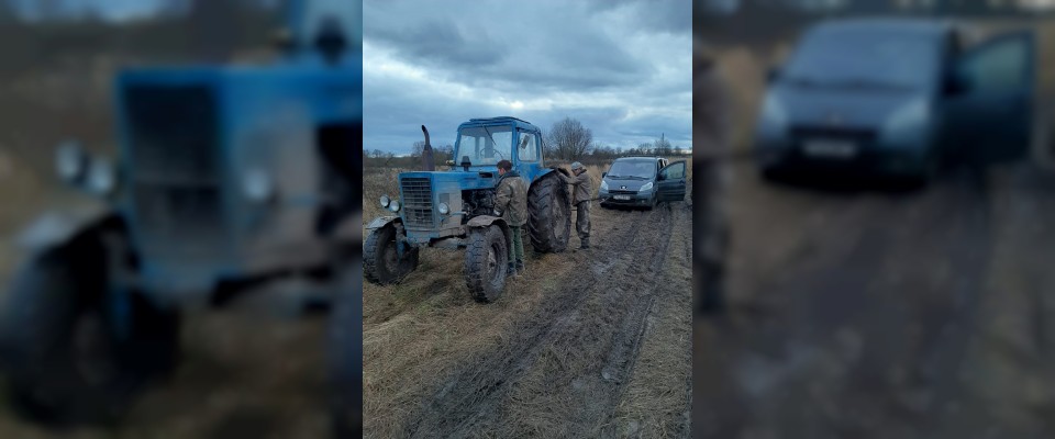Автомашину с пассажирами в Смоленскую область незаконно затаскивали трактором