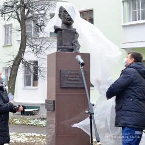 В Смоленске открыли первый в мире памятник Александру Беляеву