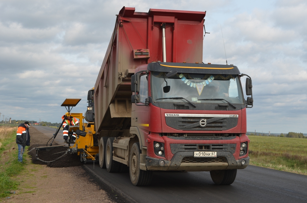 Более 147 километров дорог ремонтируют на Смоленщине в рамках нацпроекта