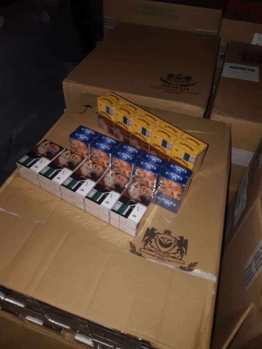 Смоленские пограничники обнаружили 6 500 пачек нелегальных сигарет