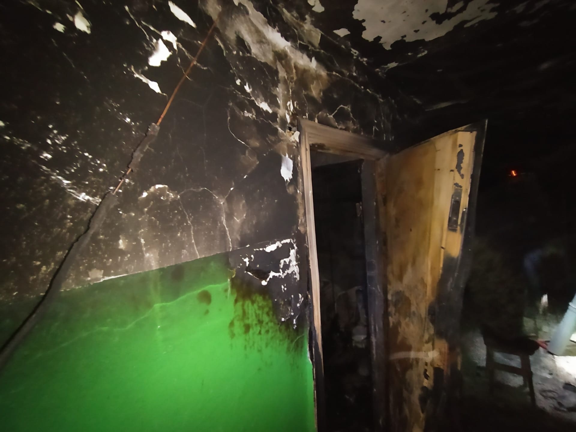 Сафоновские пожарные спасли жильцов из горящей пятиэтажки