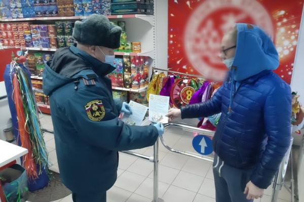 В Смоленске стартовали рейды по местам продажи пиротехники