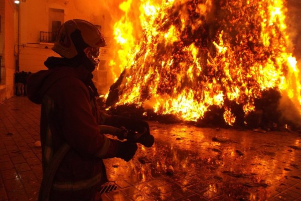 На Смоленщине добровольцев трижды за неделю привлекли к тушению пожаров
