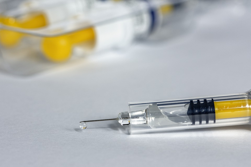 Вакцинация от COVID-19 не предполагает строгих запретов
