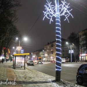 В Смоленске на улице Николаева появилась праздничная подсветка