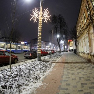 В Смоленске на улице Николаева появилась праздничная подсветка