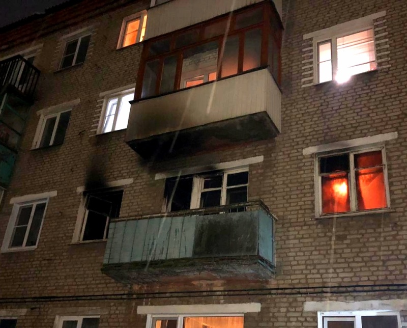 Жителя Вязьмы спасли пожарные и бдительные соседи
