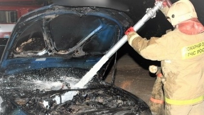 На улице Пригородной в Смоленске загорелся автомобиль «Kia»