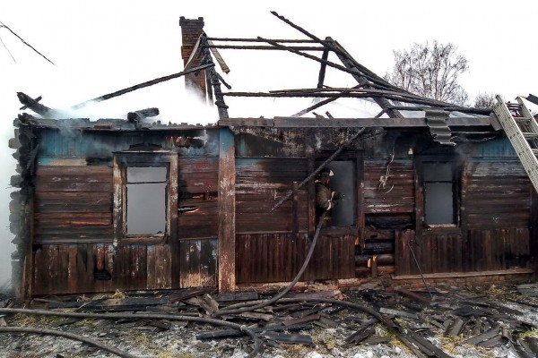 При пожаре в Рославльском районе погиб мужчина