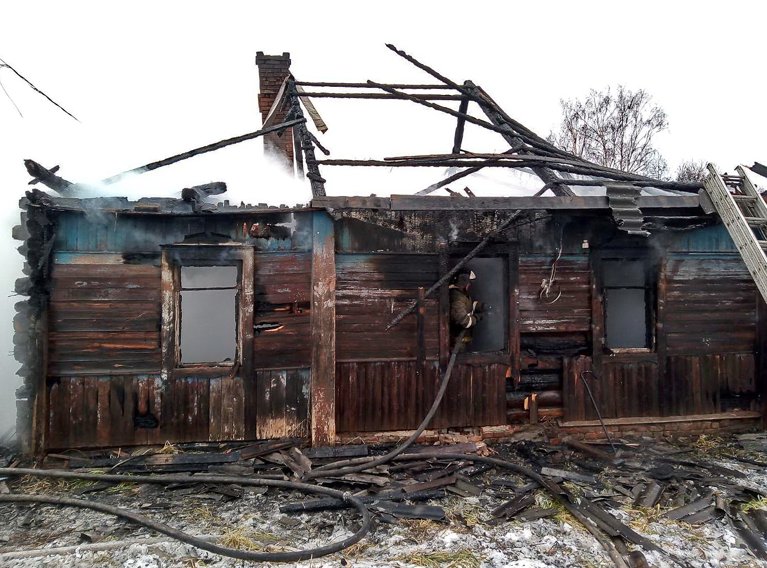 При пожаре в Рославльском районе погиб мужчина