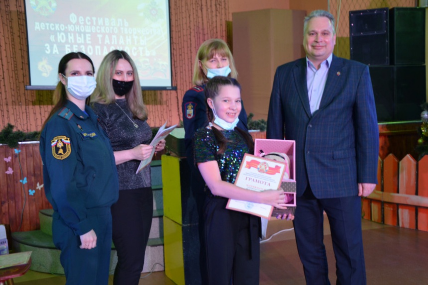 В школах Смоленска прошла городская акция «Безопасная елка»