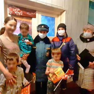 Спасатели обсудили безопасность детей с жителями Вяземского района
