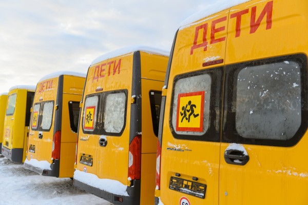 Смоленские школы получили 26 новых автобусов