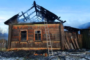 В Шумячском районе хозяин загоревшегося дома получил ожоги лица