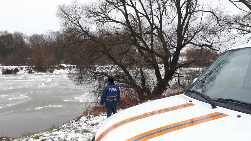 Спасатели инспектируют водоемы Смоленской области