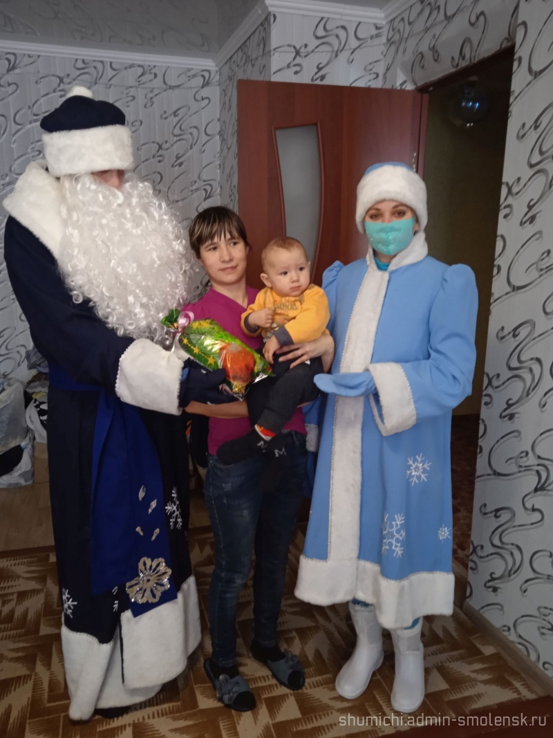 Шумячский Совет женщин организовал новогодние поздравления для детей