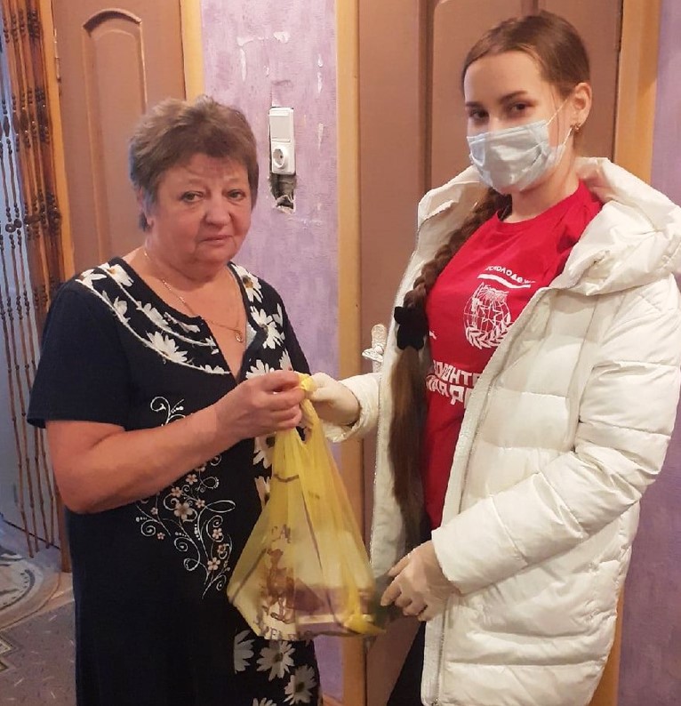 Смоленские активисты доставили лекарства пожилой жительнице Рославля