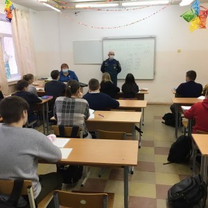 Школьникам Духовщинского района напомнили о безопасности зимних водоёмов