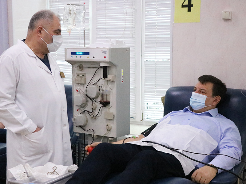 Игорь Ляхов сдал плазму крови для помощи больным коронавирусом