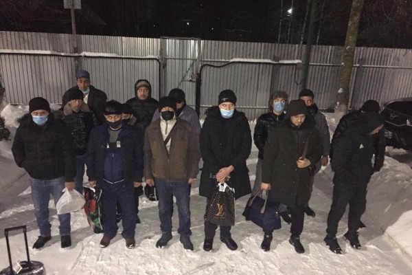 В Руднянском районе пограничники задержали две машины с иностранцами