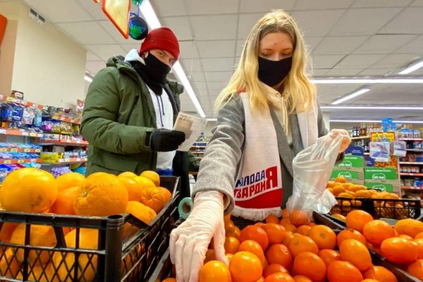 Студенты-волонтёры «Единой России» отмечают праздник добрыми делами