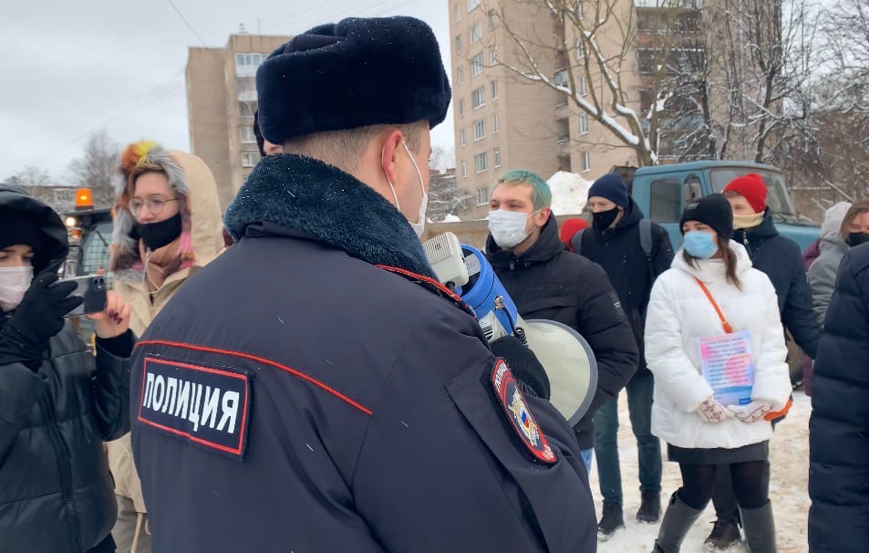 Смоленская полиция достойно ведёт себя во время несанкционированных митингов
