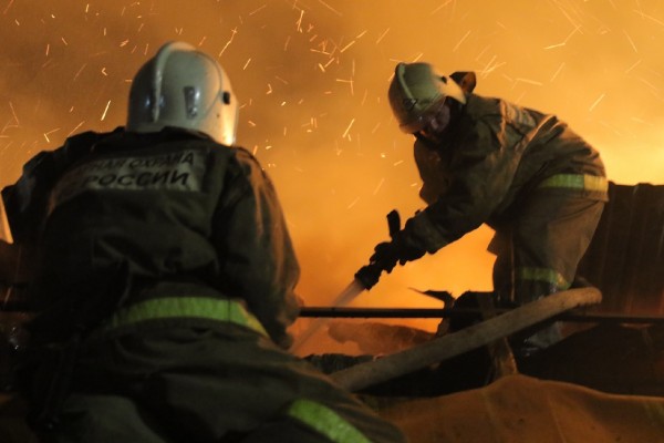 В Десногорске горела дача, в  Кардымовском районе – гараж