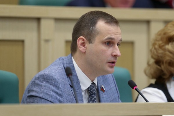 Сергей Леонов укрепил свои позиции в рейтинге сенаторов