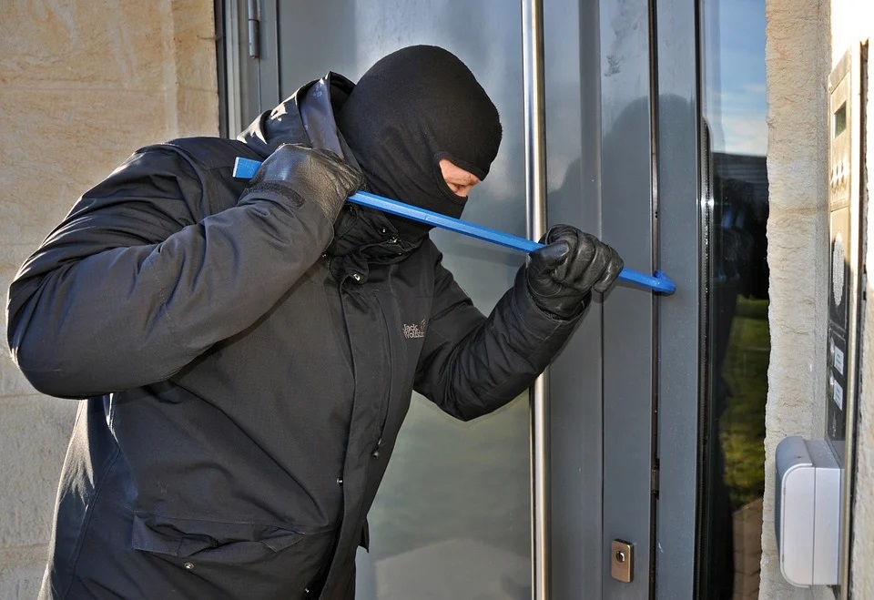 В Смоленском районе сыщики раскрыли кражу из частного дома