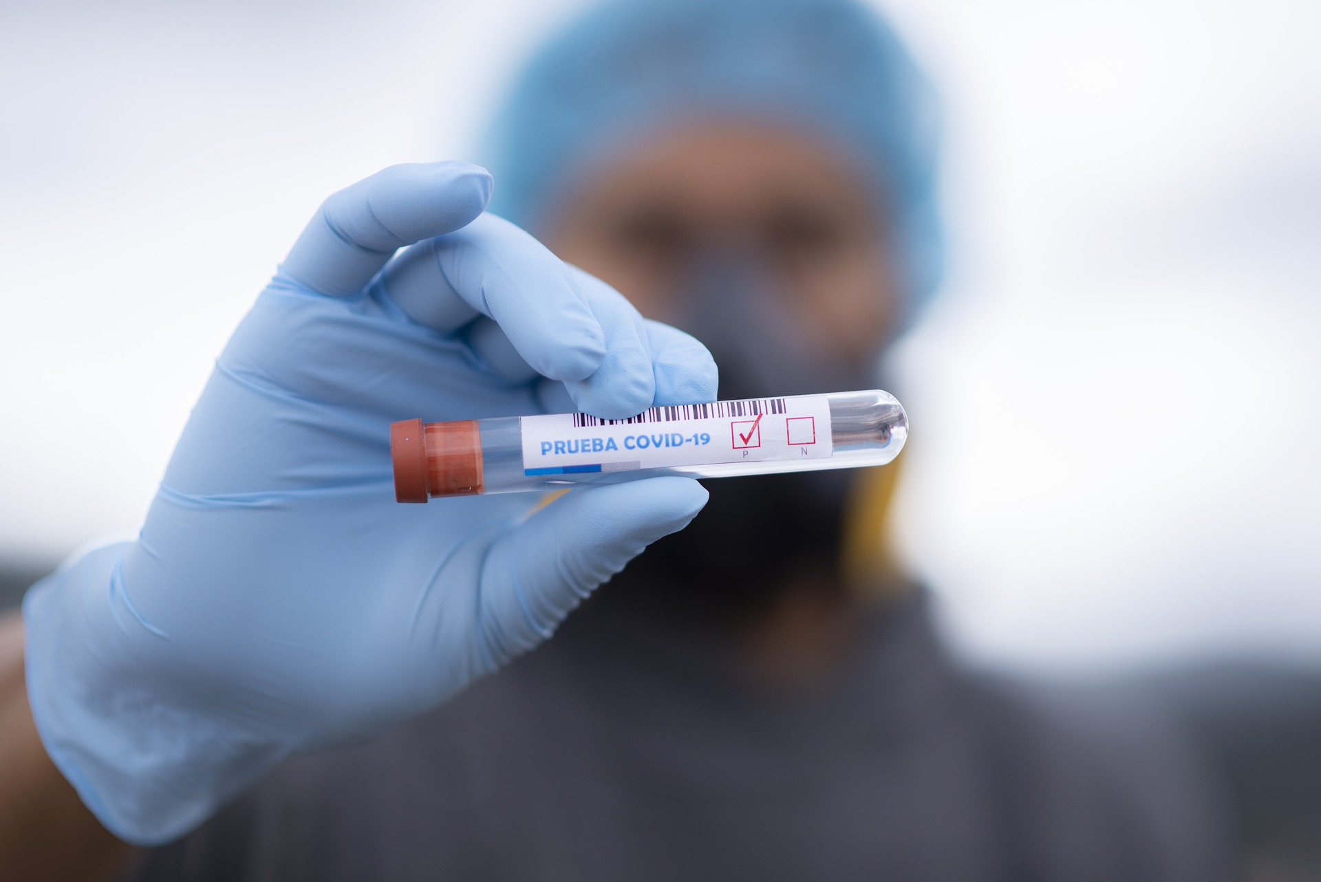 В Смоленской области провели более 327 тысяч тестов на коронавирус