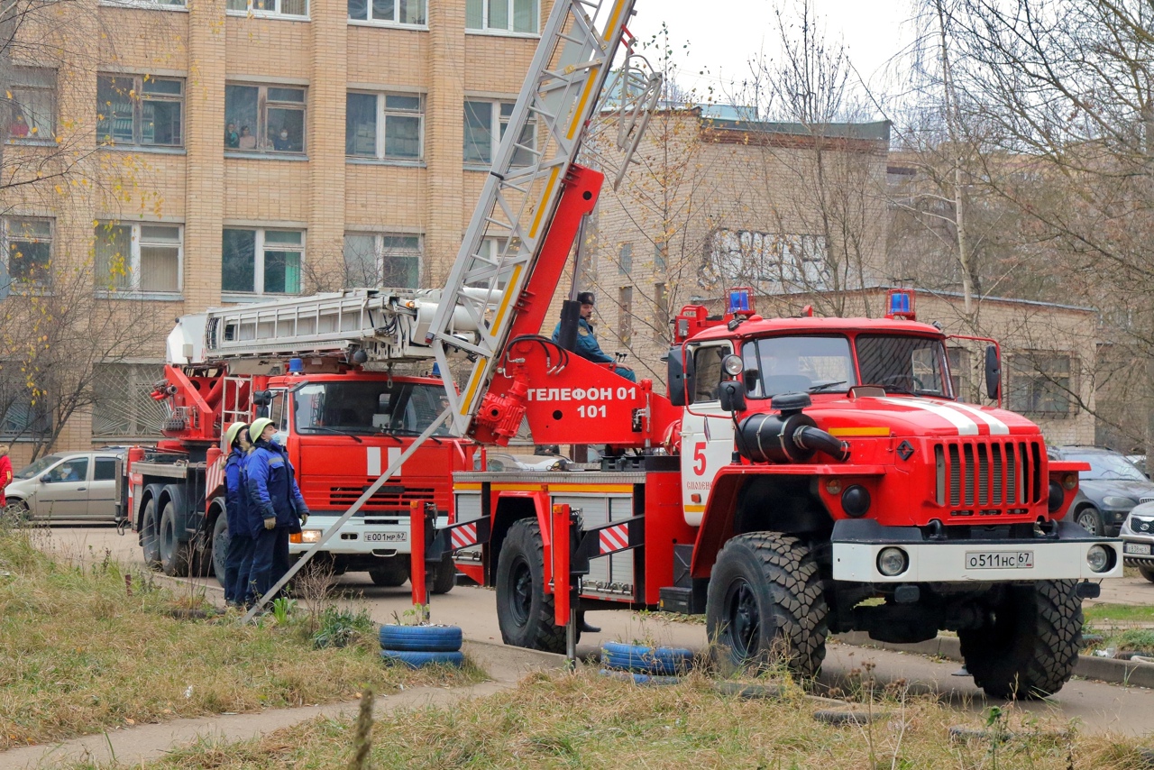 В Смоленске медиков и пациентов эвакуировали из здания поликлиники №3 