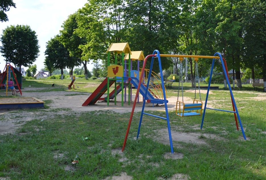 Прокуратура добилась установки детской площадки в деревне в Глинковском районе
