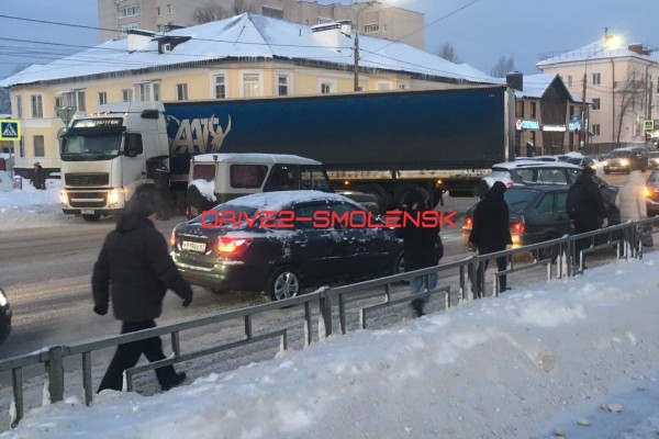 ДТП на улице Крупской в Смоленске парализовало движение