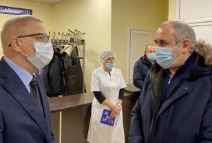 Сергей Неверов посетил поликлинику №8 после обращения смолян