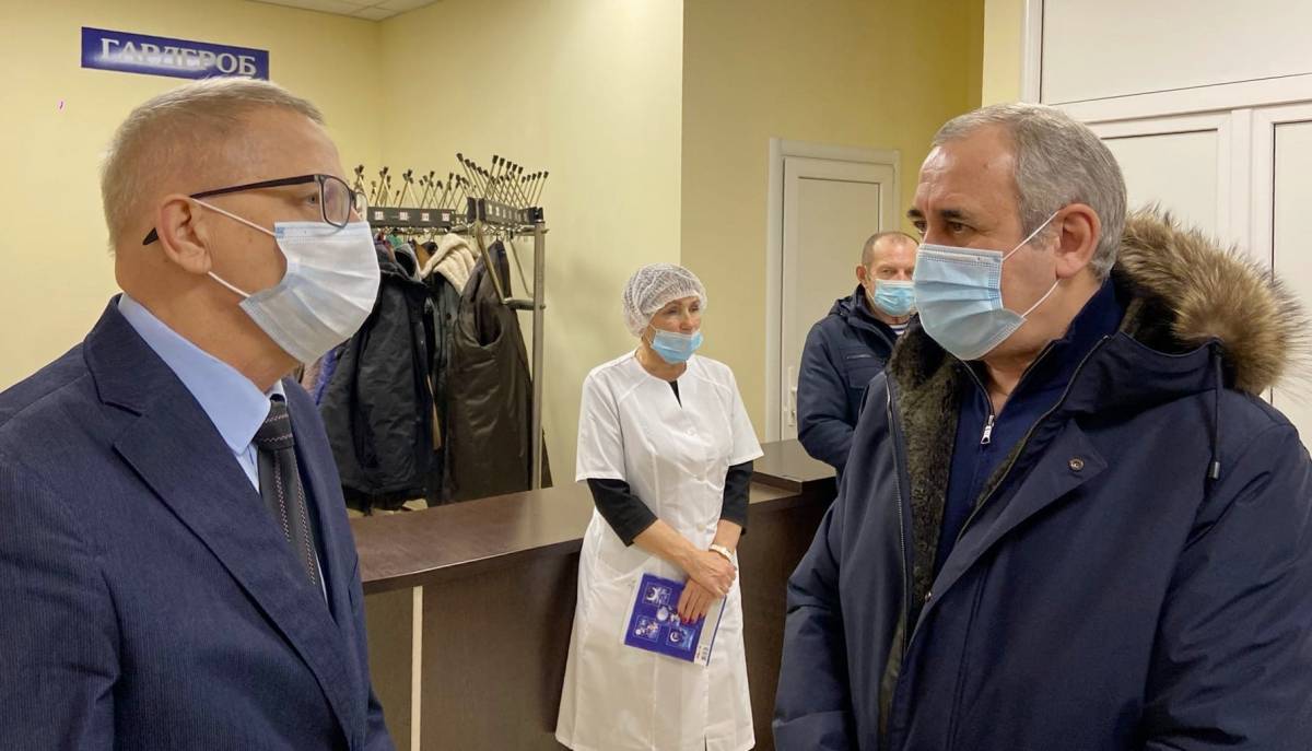 Сергей Неверов посетил поликлинику №8 после обращения смолян