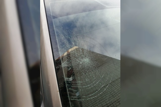 Смолянин разбил стекло чужого автомобиля за неправильную парковку