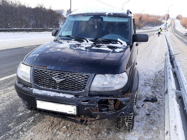 На трассе М-1 в Кардымовском районе «УАЗ Патриот» врезался в отбойник 