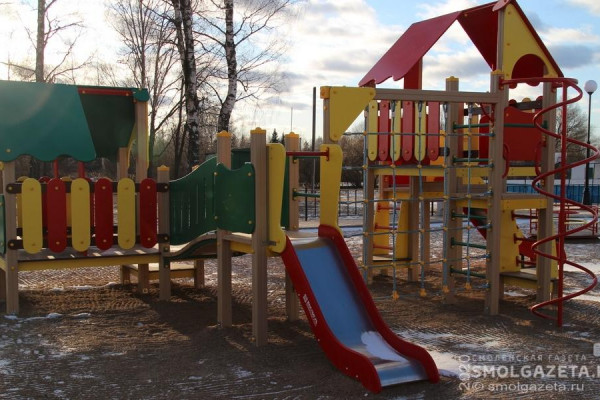 В Смоленской области продолжат благоустраивать детские площадки