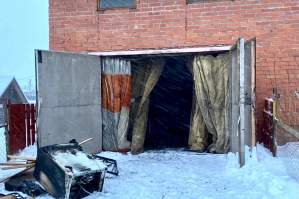 В Смоленском районе в деревне Лубня сгорел гараж