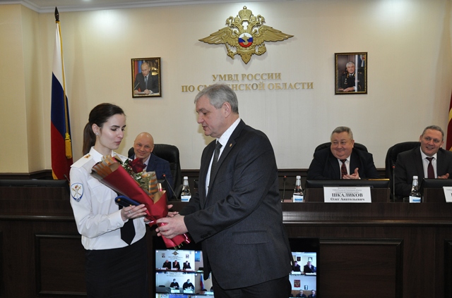 В Смоленске молодые сотрудники органов внутренних дел получили первые офицерские звания