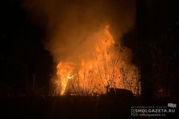 Стали известны подробности пожара в жилом доме в Рославле 