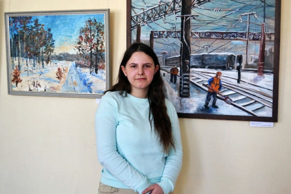 В Смоленском институте искусств открылась выставка молодой художницы