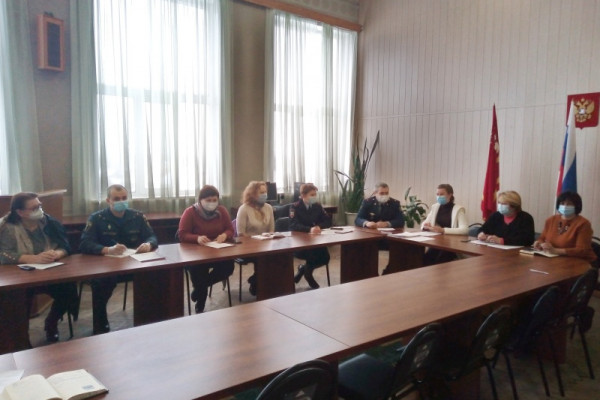 В Шумячском районе прошло заседание комиссии по делам несовершеннолетних и защите их прав