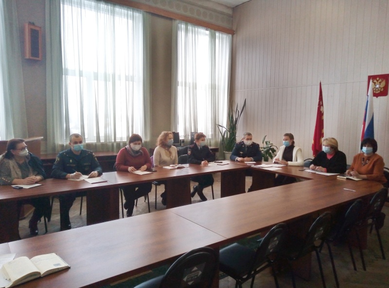 В Шумячском районе прошло заседание комиссии по делам несовершеннолетних и защите их прав