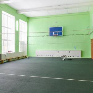 Алексей Островский проверил, как провели ремонтные работы в Кармановской средней школе 