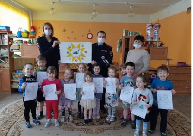 Сафоновские госавтоинспекторы провели занятие с воспитанниками детского сада