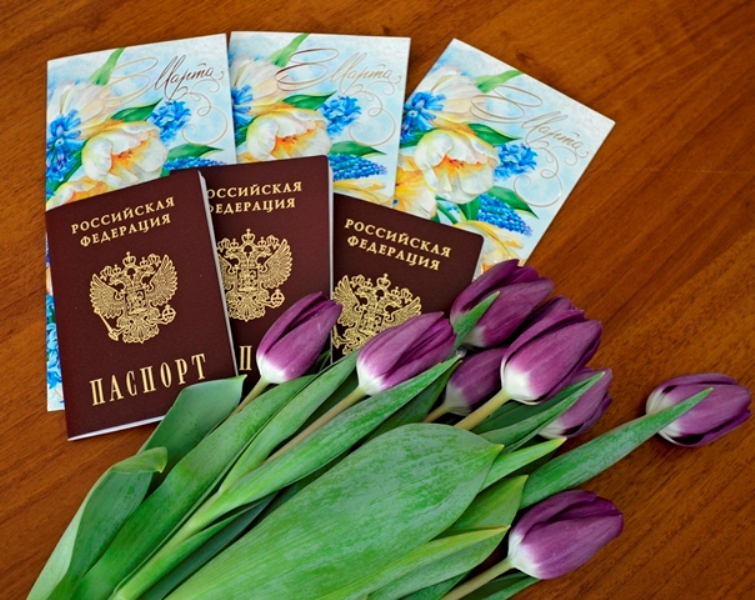 Юные смолянки в торжественной обстановке получили первые паспорта